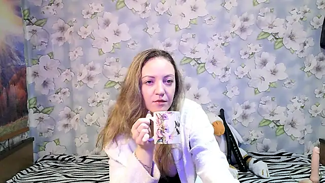 Snapshot of KattyLuuu chatting on 09-18-25, 08:34 KattyLuuu online show from 09-18-25, 08:34