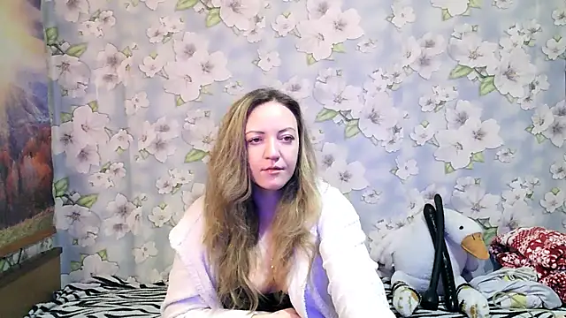 Snapshot of KattyLuuu chatting on 11-19-25, 09:04 KattyLuuu online show from 11-19-25, 09:04