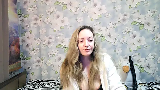 Snapshot of KattyLuuu chatting on 10-10-25, 08:31 KattyLuuu online show from 10-10-25, 08:31