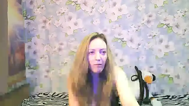 Snapshot of KattyLuuu chatting on 09-12-25, 08:52 KattyLuuu online show from 09-12-25, 08:52