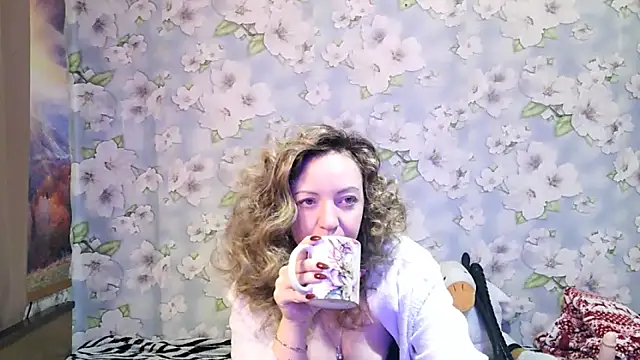 Snapshot of KattyLuuu chatting on 11-06-25, 09:08 KattyLuuu online show from 11-06-25, 09:08