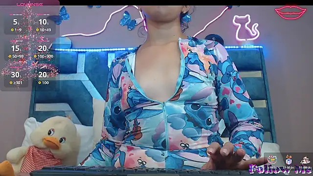 Snapshot of Roxan_Fox- chatting on 01-16-26, 02:48 Roxan Fox- online show from 01-16-26, 02:48