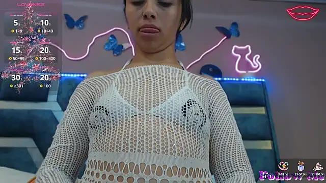 Snapshot of Roxan_Fox- chatting on 01-06-26, 02:26 Roxan Fox- online show from 01-06-26, 02:26