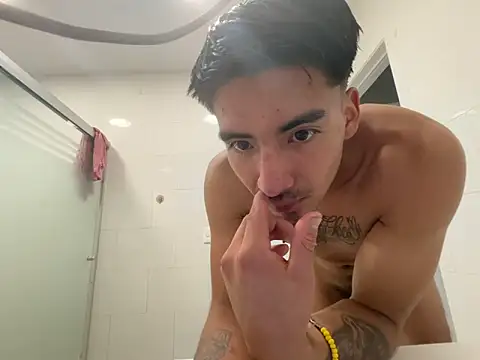 GIOOOO568 online show from 10-24-25, 03:49