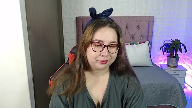 Snapshot of chloe_prg chatting on 02-22-25, 12:51 chloe prg online show from 02-22-25, 12:51