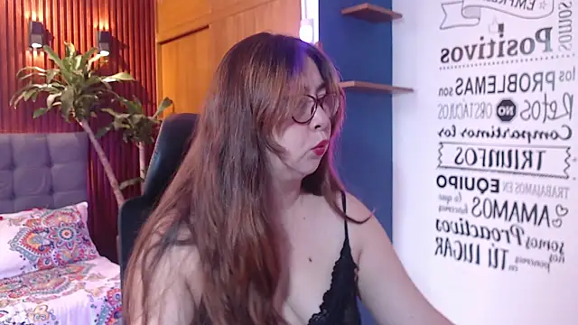 Snapshot of chloe_prg chatting on 02-17-25, 12:49 chloe prg online show from 02-17-25, 12:49