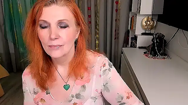 Snapshot of Fire-Fox-One chatting on 02-05-26, 10:27 Fire-Fox-One online show from 02-05-26, 10:27