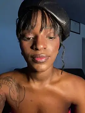 Snapshot of Zizi-campbel chatting on 02-05-25, 10:11 Zizi-campbel online show from 02-05-25, 10:11