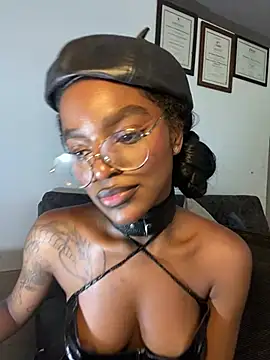 Snapshot of Zizi-campbel chatting on 03-09-25, 04:11 Zizi-campbel online show from 03-09-25, 04:11