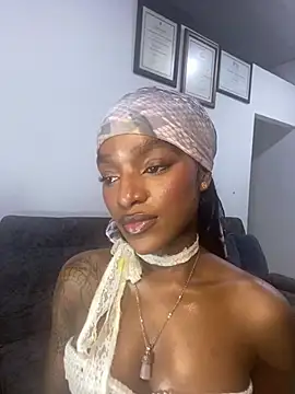 Snapshot of Zizi-campbel chatting on 03-08-25, 10:00 Zizi-campbel online show from 03-08-25, 10:00