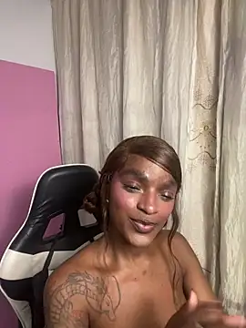 Snapshot of Zizi-campbel chatting on 09-26-25, 08:32 Zizi-campbel online show from 09-26-25, 08:32