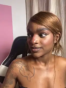 Snapshot of Zizi-campbel chatting on 09-18-25, 07:55 Zizi-campbel online show from 09-18-25, 07:55