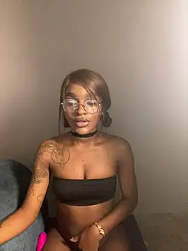 Snapshot of Zizi-campbel chatting on 01-19-26, 09:57 Zizi-campbel online show from 01-19-26, 09:57