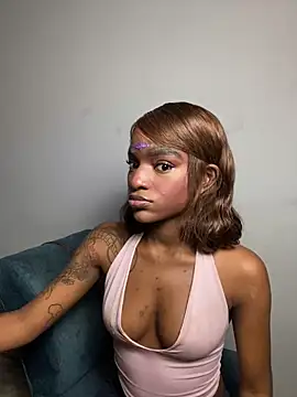 Snapshot of Zizi-campbel chatting on 02-02-26, 11:20 Zizi-campbel online show from 02-02-26, 11:20