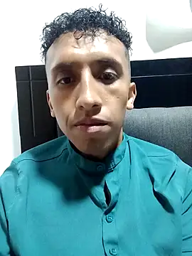 Snapshot of Alex-col chatting on 12-22-24, 12:07 Alex-col online show from 12-22-24, 12:07