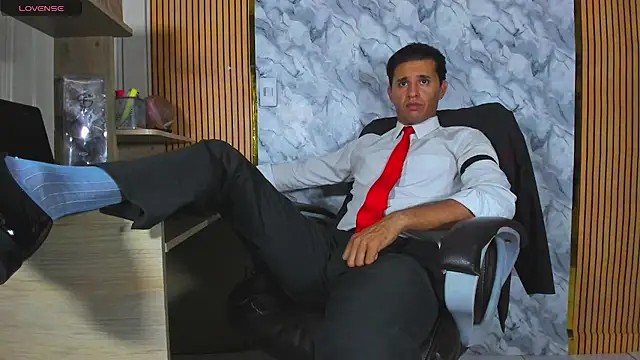 Hideintheoffice online show from 06-25-26, 03:37
