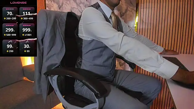 Snapshot of Hideintheoffice chatting on 10-15-25, 01:48 Hideintheoffice online show from 10-15-25, 01:48