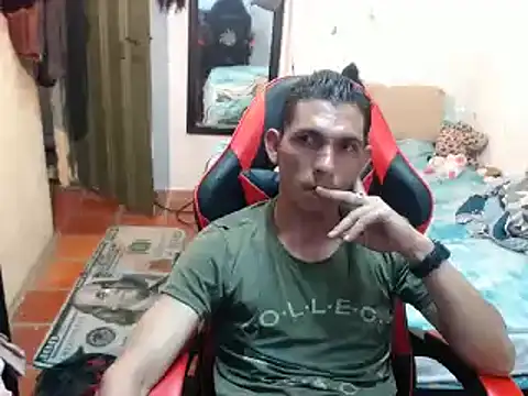 Snapshot of chayanne_odisea chatting on 10-27-25, 01:06 chayanne odisea online show from 10-27-25, 01:06