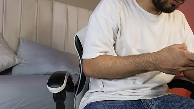 Samir bear online show from 04-13-26, 12:42