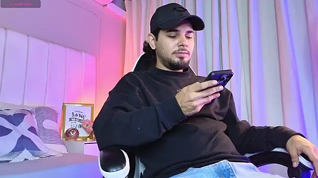 Snapshot of Samir_bear chatting on 02-21-26, 12:29 Samir bear online show from 02-21-26, 12:29