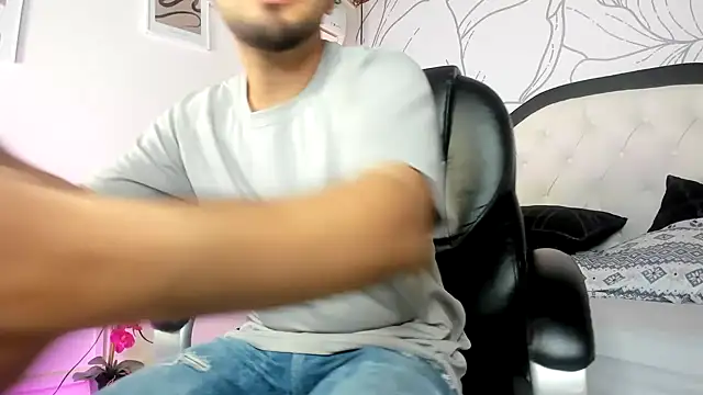 Snapshot of Samir_bear chatting on 02-25-26, 12:49 Samir bear online show from 02-25-26, 12:49