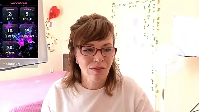 Snapshot of Miss_Moren chatting on 07-15-26, 04:19 Miss Moren online show from 07-15-26, 04:19