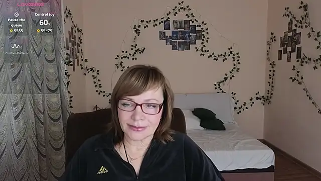 Snapshot of Miss_Moren chatting on 11-13-25, 04:38 Miss Moren online show from 11-13-25, 04:38