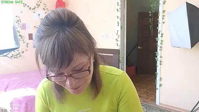 Snapshot of Miss_Moren chatting on 06-27-26, 05:24 Miss Moren online show from 06-27-26, 05:24