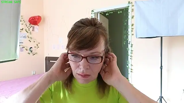 Snapshot of Miss_Moren chatting on 08-01-26, 04:10 Miss Moren online show from 08-01-26, 04:10