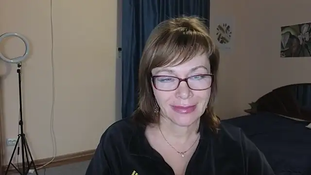 Snapshot of Miss_Moren chatting on 11-17-25, 12:20 Miss Moren online show from 11-17-25, 12:20