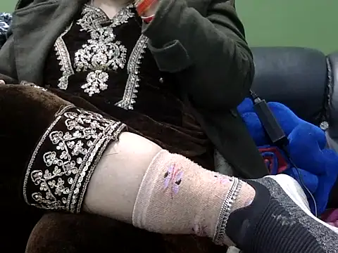 Housewife12 online show from 01-17-26, 09:02