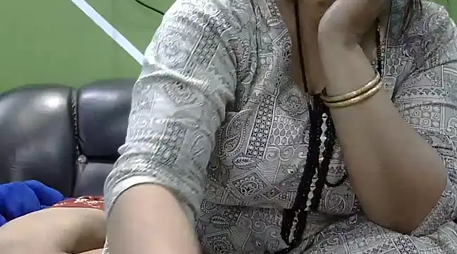 Snapshot of Housewife12 chatting on 03-16-25, 06:34 Housewife12 online show from 03-16-25, 06:34