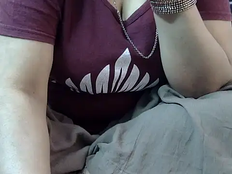 Housewife12 online show from 11-03-25, 07:57