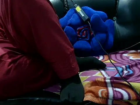 Housewife12 online show from 12-18-25, 08:30