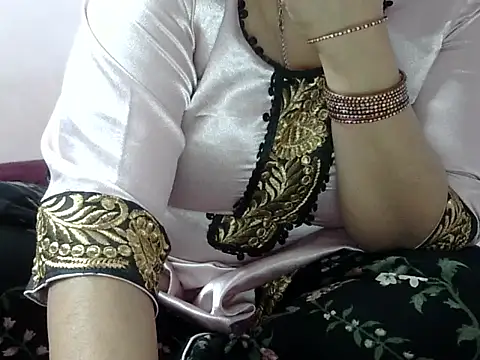 Housewife12 online show from 12-22-25, 11:21