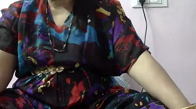 Snapshot of Housewife12 chatting on 03-18-25, 04:28 Housewife12 online show from 03-18-25, 04:28
