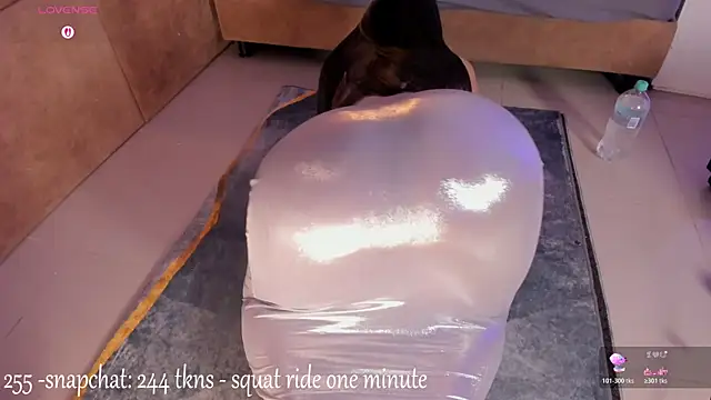 victoriaroyce1 online show from 12-19-25, 11:56