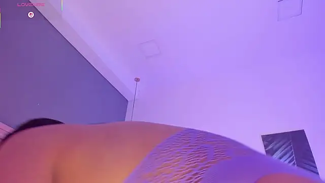 victoriaroyce1 online show from 10-29-25, 01:21