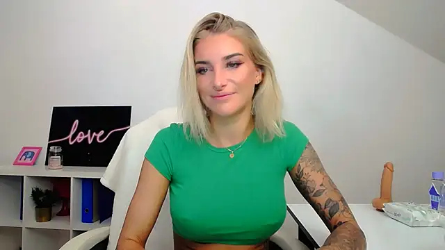 Lia Benini online show from 02-27-25, 01:17