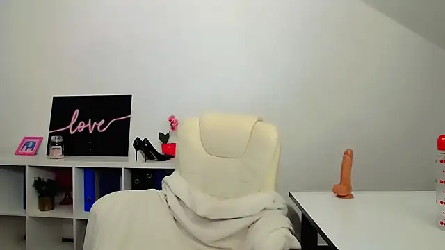 Lia Benini online show from 02-27-25, 10:31