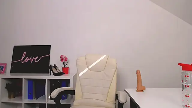 Lia Benini online show from 03-16-25, 01:17