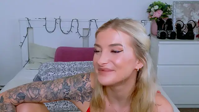 Lia Benini online show from 03-11-26, 01:38