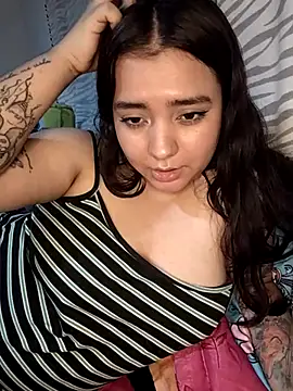 Snapshot of Ema_kraus chatting on 03-18-25, 06:39 Ema kraus online show from 03-18-25, 06:39