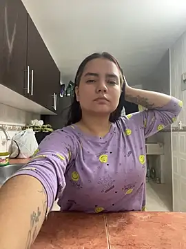 Snapshot of Ema_kraus chatting on 02-28-26, 01:27 Ema kraus online show from 02-28-26, 01:27