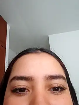 Snapshot of Ema_kraus chatting on 02-14-25, 10:14 Ema kraus online show from 02-14-25, 10:14