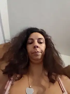 Snapshot of naughty69curls chatting on 10-17-25, 06:21 naughty69curls online show from 10-17-25, 06:21