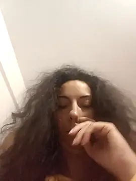 Snapshot of naughty69curls chatting on 11-12-25, 05:06 naughty69curls online show from 11-12-25, 05:06