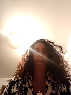 Snapshot of naughty69curls chatting on 10-18-25, 05:26 naughty69curls online show from 10-18-25, 05:26