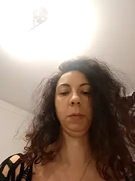 Snapshot of naughty69curls chatting on 11-19-25, 07:14 naughty69curls online show from 11-19-25, 07:14