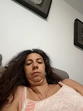 Snapshot of naughty69curls chatting on 10-06-25, 07:03 naughty69curls online show from 10-06-25, 07:03